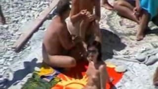 Des amateurs baisent à la plage ! Des amateurs baisent à la plage !