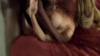 Deux blacks baisent une milf
