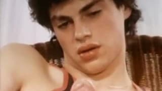 Ces mecs gays isont là pour un porno vintage