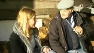 Deux vieux se tapent une jeunette