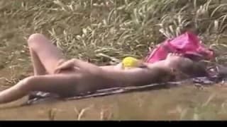 Une jeune asiatique se masturbe Une jeune asiatique se masturbe