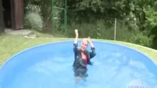 Jeune blonde dans un POV fantastique!