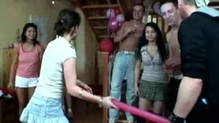 Des jeunes pour une partouze Des jeunes pour une partouze
