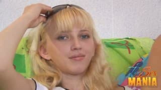 Deux blondes de 18 ans dans une partouze! Deux blondes de 18 ans dans une partouze!