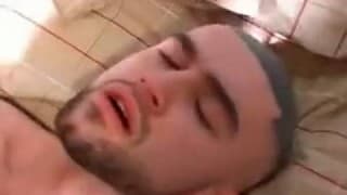 Deux potes arabes pour une scène gay à voir !