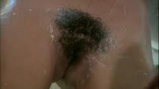 Beurette se fait baiser la moule poilue Beurette se fait baiser la moule poilue