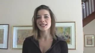 Une petite salope en rut prend du plaisir Une petite salope en rut prend du plaisir