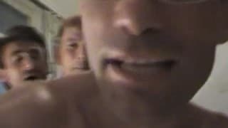 Ces trois potes homosexuels s'amusent bien ! Ces trois potes homosexuels s'amusent bien !