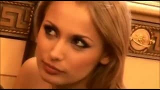 Deux grosses queues pour une blondasse Deux grosses queues pour une blondasse