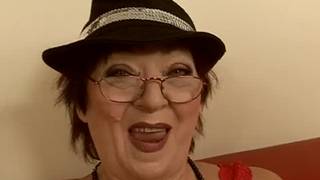Un jeune baise une femme mature bien ronde Un jeune baise une femme mature bien ronde