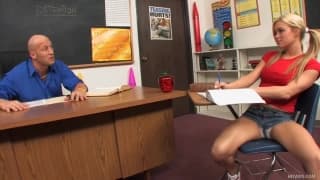 Crista Moore une très belle étudiante blonde ! Crista Moore une très belle étudiante blonde !