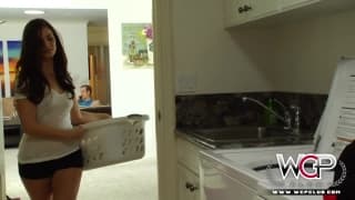Lily Carter a visiblement un faible pour les bites géantes Jeune 18-21ans, Black, Ejac Interne, Interracial, Petits Seins, Femme Fontaine, Lingerie Sexy, Collants, Teen Porn, Sextoys