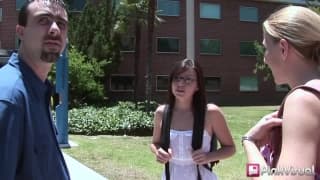 Melanie Scott et une amie dans ce trio de dingue !