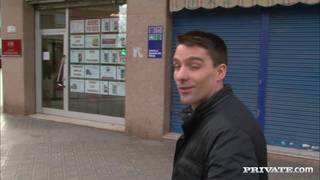 Aliz baise pendant la visite d'un appartement ! Aliz baise pendant la visite d'un appartement !