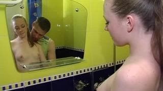 Ce jeune couple amateur se donne à fond ! Jeune 18-21ans, Ejac Faciale, Brune, Teen Porn