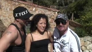 Des gars vraiment chelous vont baiser avec une nana