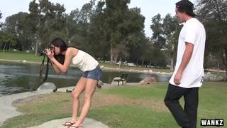 Rachel Rose se fait prendre le cul par un inconnu Rachel Rose se fait prendre le cul par un inconnu