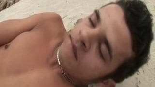 Deux hommes gays latinos sur la plage ! Amateurs, Brun, Branlette, Anal, Latino, Dogging, Bareback