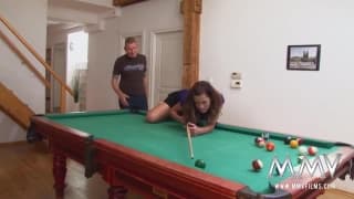 Jeux de boules pour cette nana Jeux de boules pour cette nana