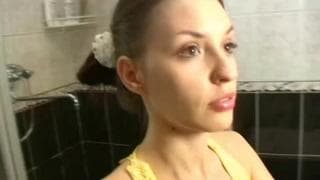 Magnifique petite brunette pour une scène XXX Magnifique petite brunette pour une scène XXX