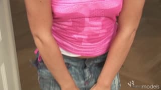 Gia une jeune sexy qui aime bien se toucher Gia une jeune sexy qui aime bien se toucher
