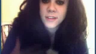 Son mec est en mission et elle fait sa coquine