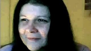 Femme amatrice chaude devant la webcam