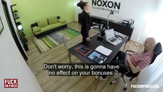 Pour garder son taff elle baise bien ! Pour garder son taff elle baise bien !