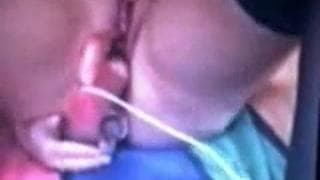 Une femme mûre avec plein de jouets sexuels Une femme mûre avec plein de jouets sexuels