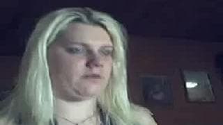Une maman un peu ronde pour du fist fucking Une maman un peu ronde pour du fist fucking