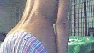 Elle se touche les nichons devant la caméra Elle se touche les nichons devant la caméra