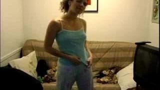 Elle se fait du bien devant la caméra Elle se fait du bien devant la caméra