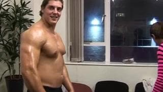 Une branlette qu'il va clairement apprécier !