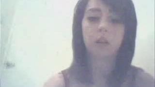 18ans et elle se touche devant la webcam 18ans et elle se touche devant la webcam