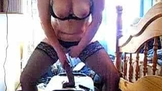 Maman bien chaude avec un énorme dildo ! Maman bien chaude avec un énorme dildo !