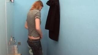 Eva aime ça se mettre un pénis dans la chatte Eva aime ça se mettre un pénis dans la chatte