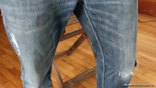 Un twink masqué pour une belle branlette !