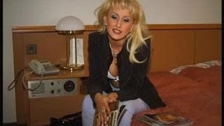 Zora Banx une blondasse qui aime le groupe sexe Zora Banx une blondasse qui aime le groupe sexe