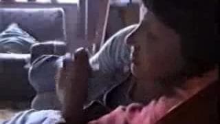 Ils regardent la télé et s'éclatent Ils regardent la télé et s'éclatent