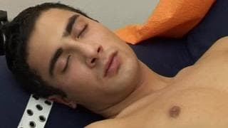 Un latino qui tue le temps tout seul !