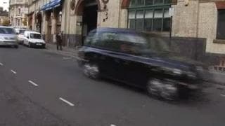 Deux copines baisent un asiate en Trio à Londres Deux copines baisent un asiate en Trio à Londres
