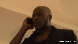 Il se fait draguer par une voisine Fellation, Interracial, Brune, Petits Seins, Grosse Bite, Porno Stars