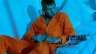 Un prisonnier chanceux dans sa cellule Un prisonnier chanceux dans sa cellule