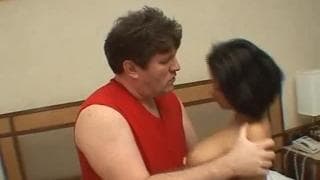 On dirait que madame aime bien sa queue !