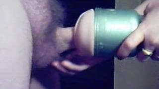 Elle utilise un sextoy avec son mari Elle utilise un sextoy avec son mari