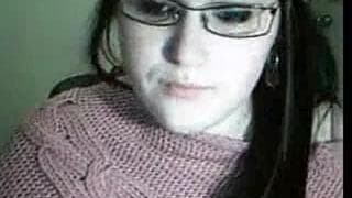 Une teen ronde exhibe sa grosse poitrine ! Une teen ronde exhibe sa grosse poitrine !