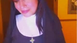 Des seins imposants que madame adore exhiber Des seins imposants que madame adore exhiber
