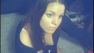 Cette femme joue avec sa chatte Cette femme joue avec sa chatte