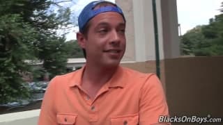 Caden Grey s'éclate avec deux gars