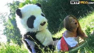 Elle aime les pandas et baiser avec Elle aime les pandas et baiser avec